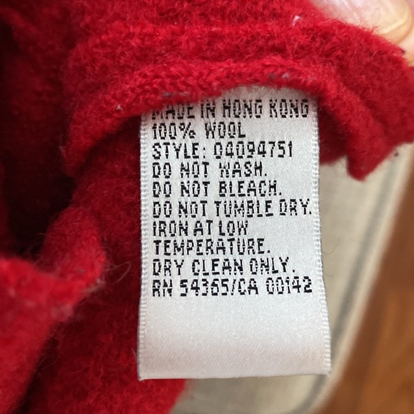 Nygard red 100% wool medium vintage women’s sweater/jacket with faux fur collar. - Picture 8 of 12